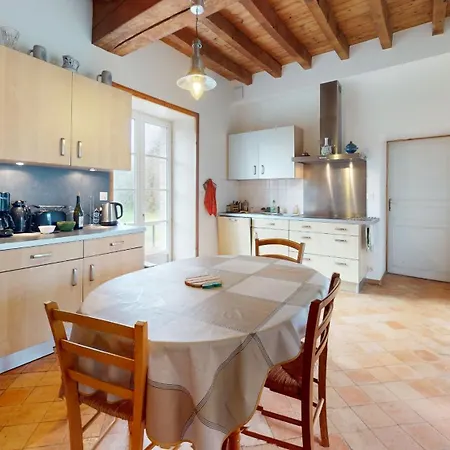Holiday home Les Fragonnettes *